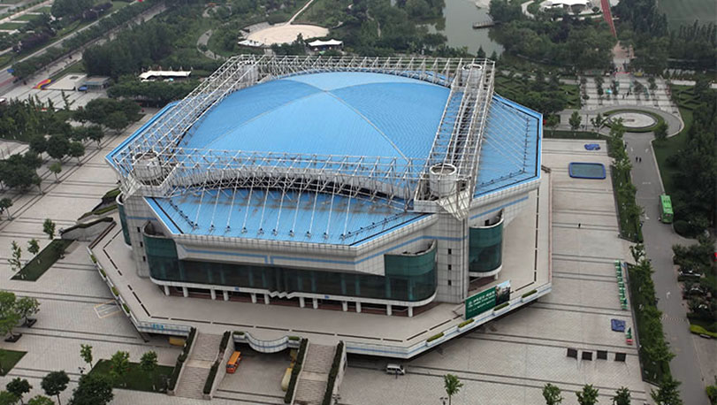 西安市体育馆采用宝钢海蓝聚酯彩涂.基板为180克/平方米的热镀锌